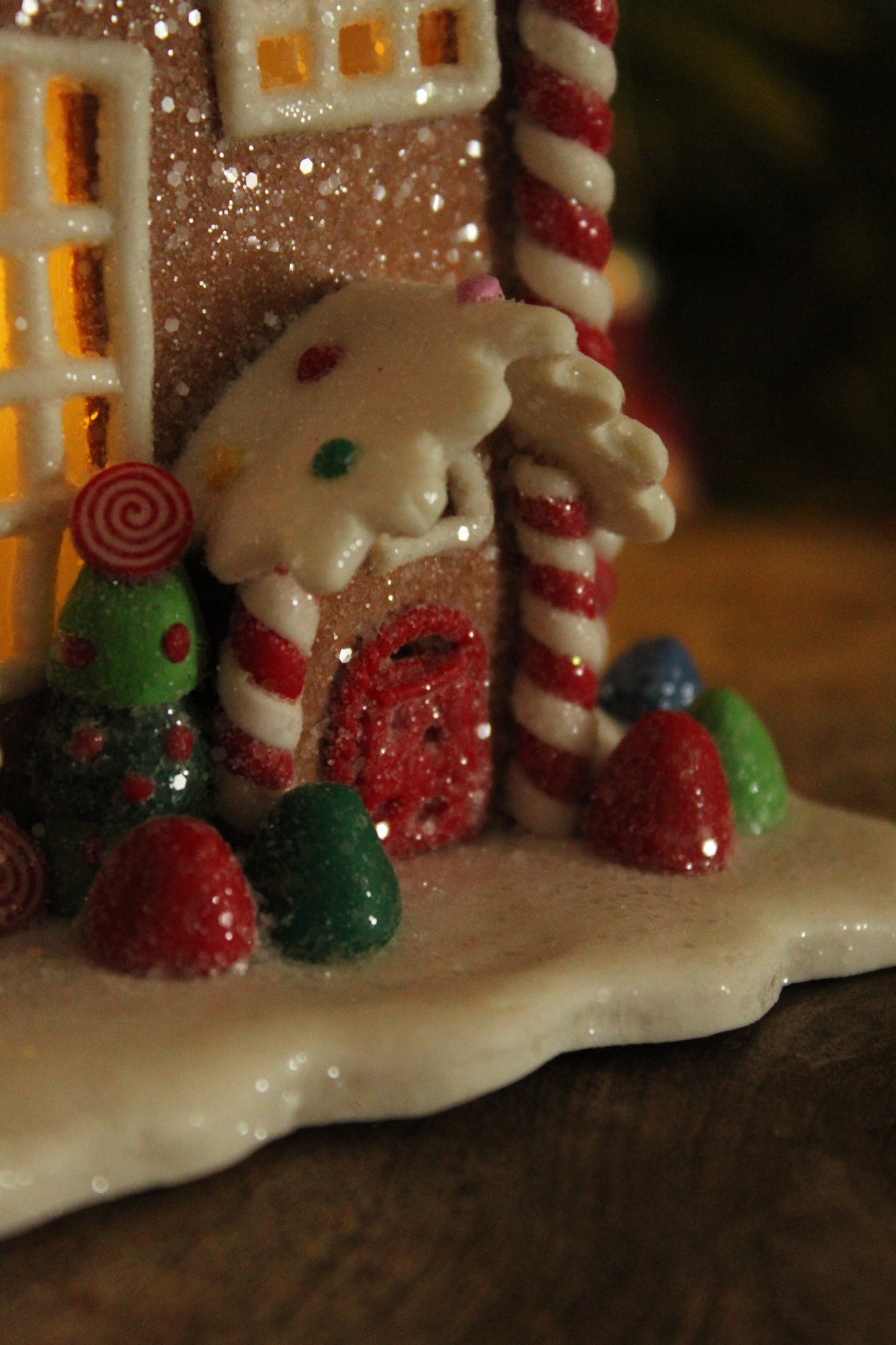 Christmas Gingerbread and Candy house - Gingerbread man and Jelly tots with light