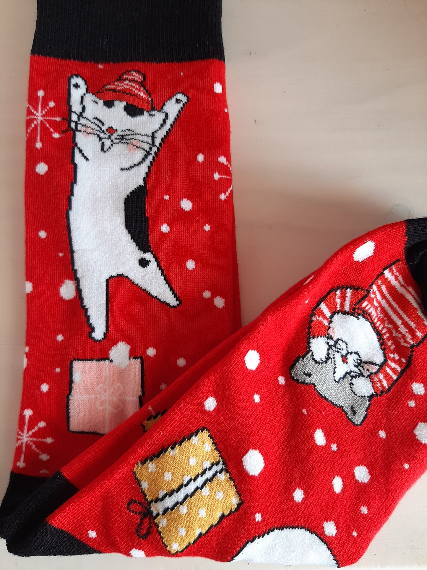 Christmas Socks - Cats on red (42 - 45)