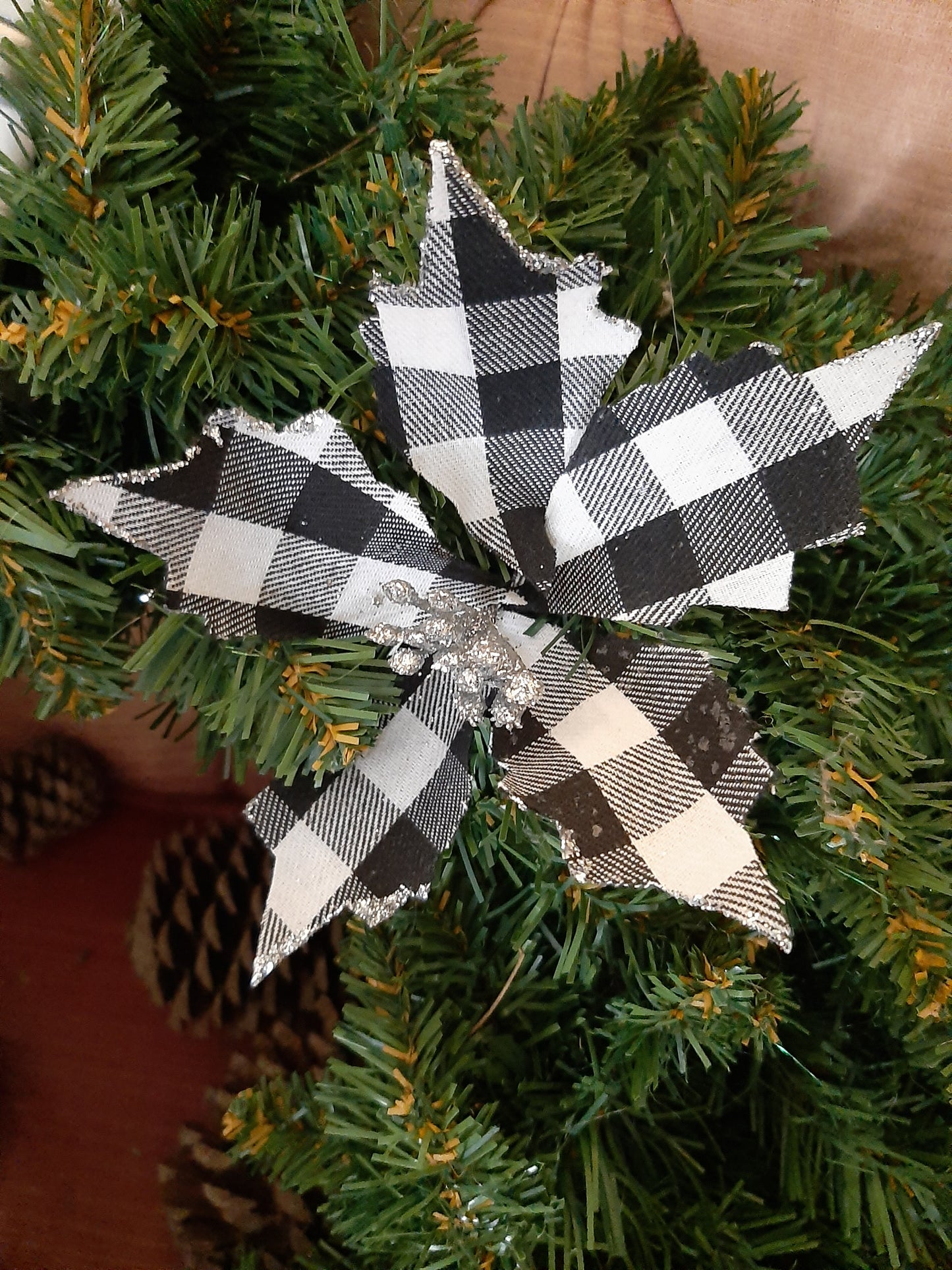 Poinsettia - Black and White Tartan 18cm