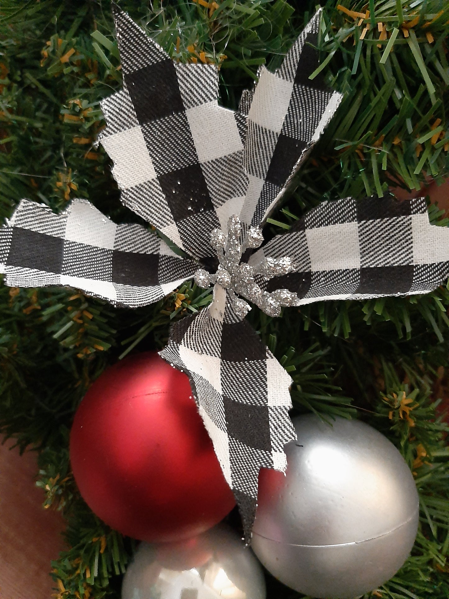 Poinsettia - Black and White Tartan 18cm