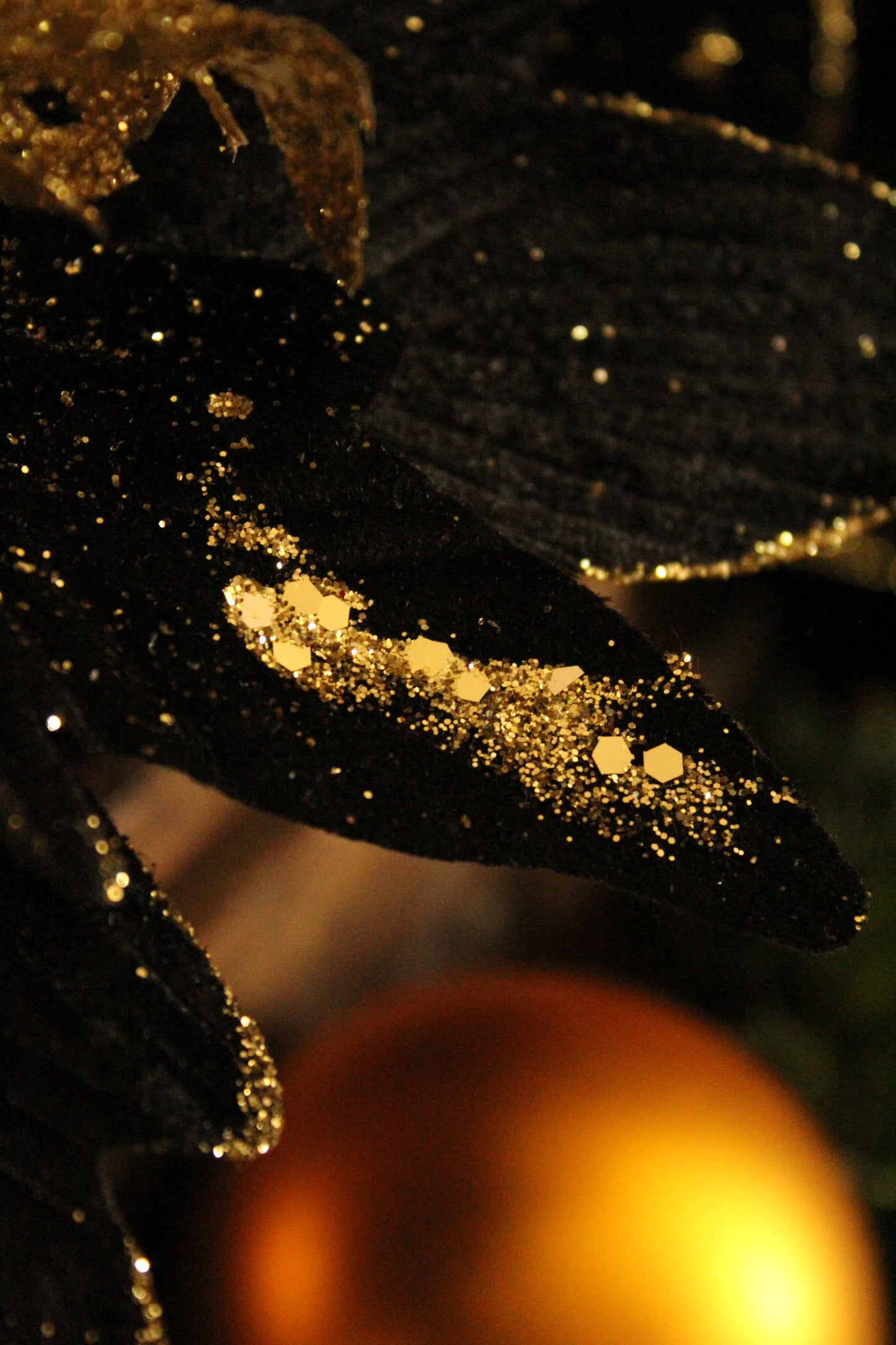 Poinsettia - Gold glitter and Black 26cm