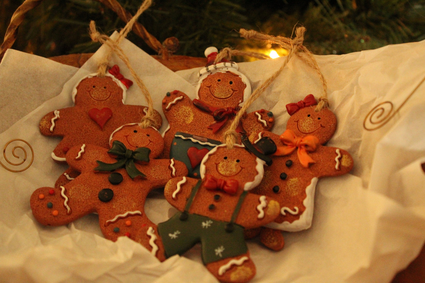 Christmas Ornament - Gingerbread men red hart